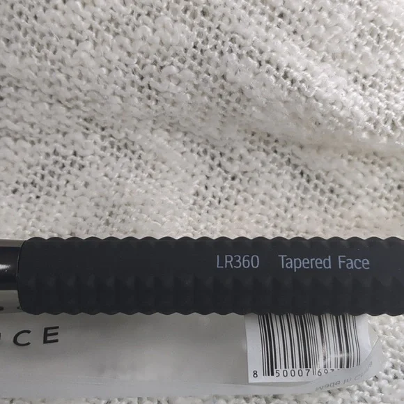 LARUCE Beauty TAPERED FACE Brush LR360, One Brush w/Sleeve Shield - Picture 8 of 10